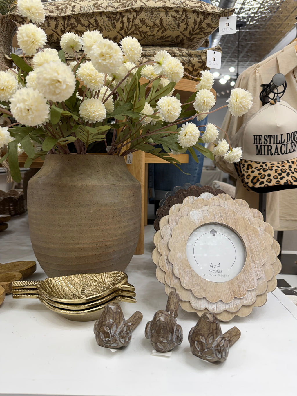 Round Black Scalloped Wood Frame