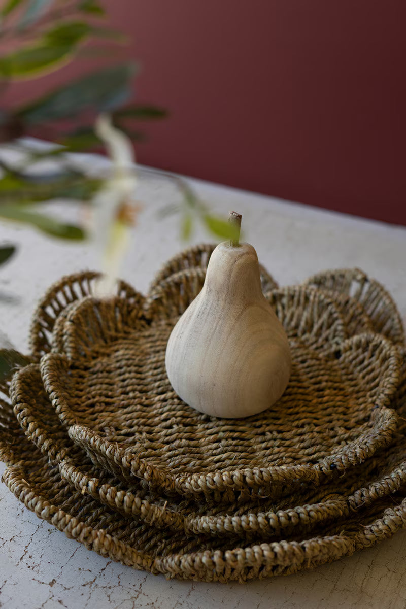Scalloped Woven Seagrass Trays