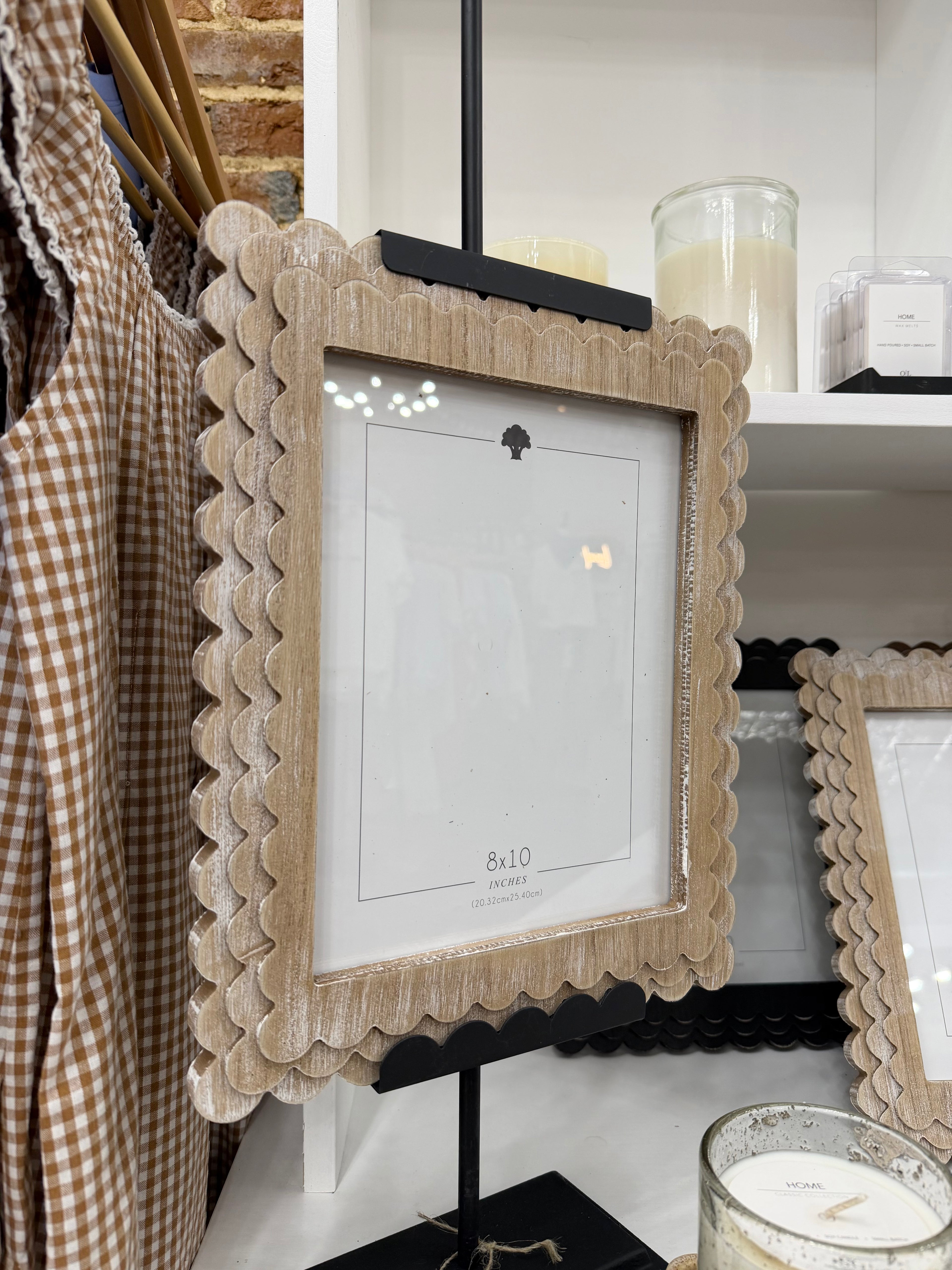 Natural Scalloped Wood Frame 8x10