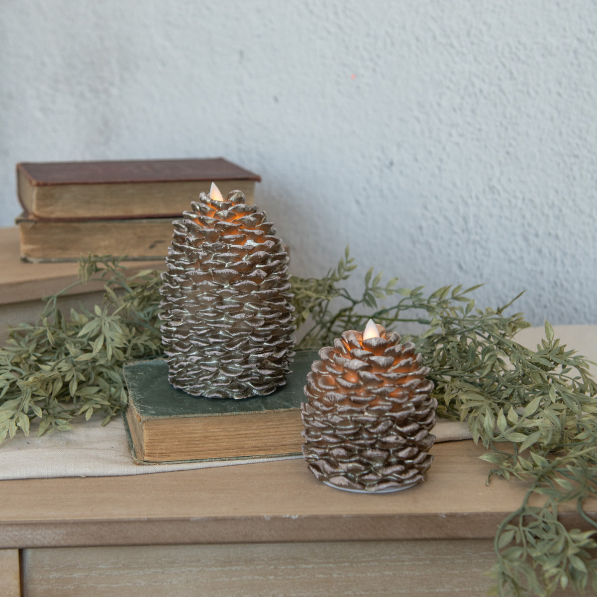 Moving Flame Pinecone Set