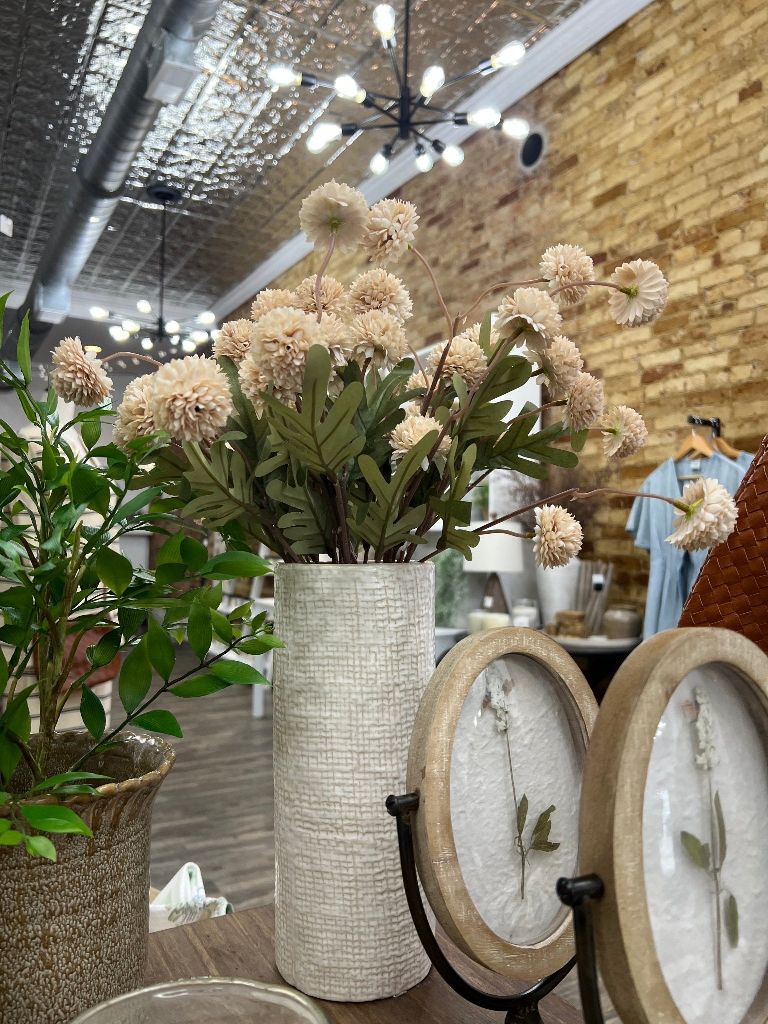 Pom Pom Stem In Linen - The Cozy Nest
