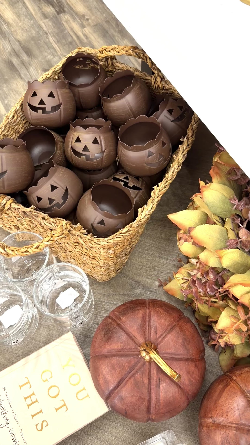 Chestnut Mango Wood Pumpkin