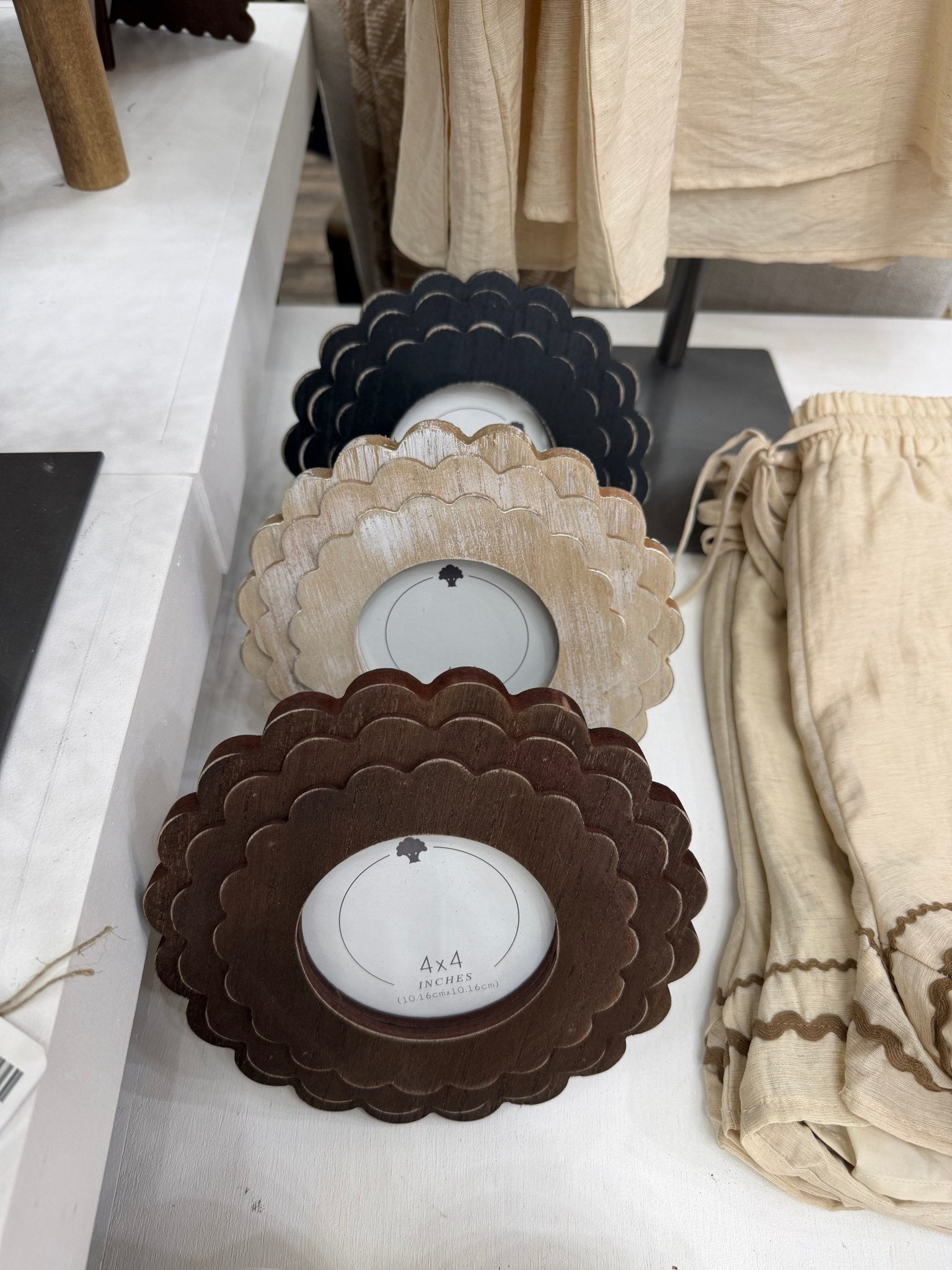 Round Black Scalloped Wood Frame - The Cozy Nest