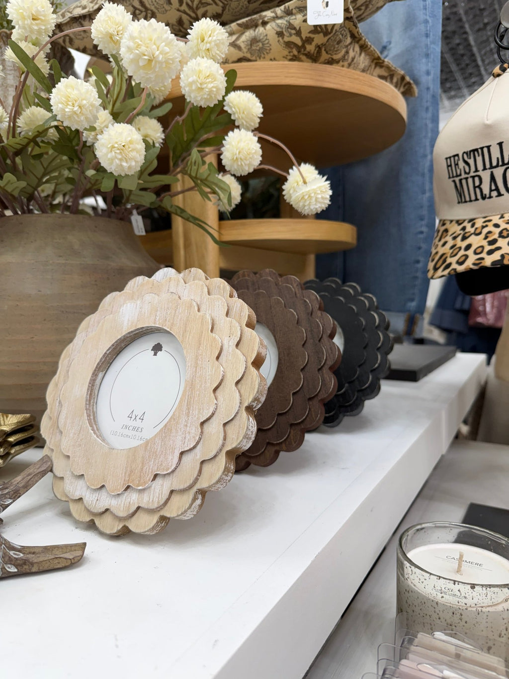 Round Black Scalloped Wood Frame - The Cozy Nest